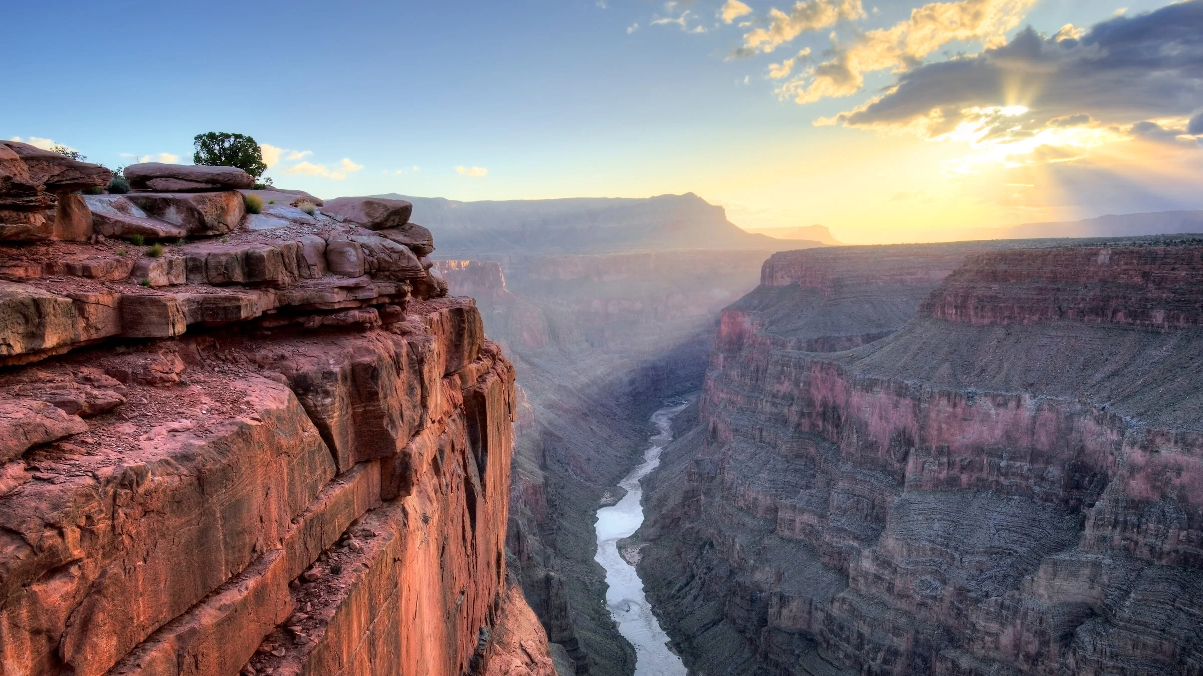 A view of sunrise at the Grand Canyon National Park